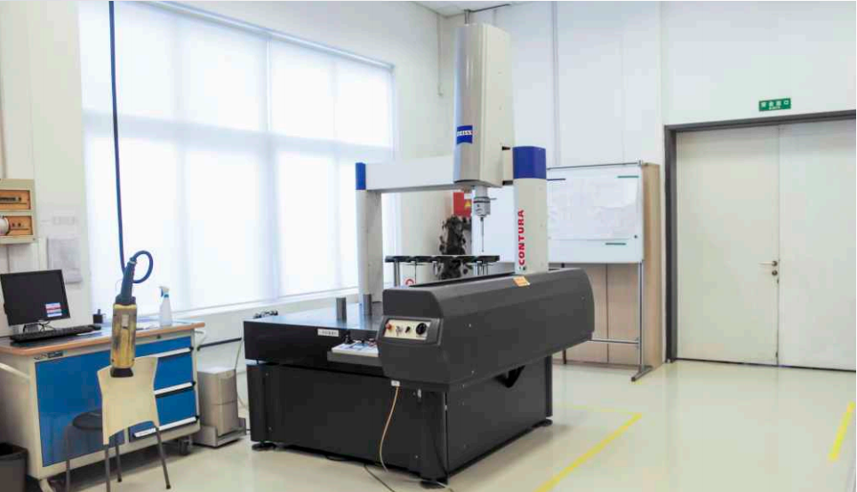 High speed blow molding machine